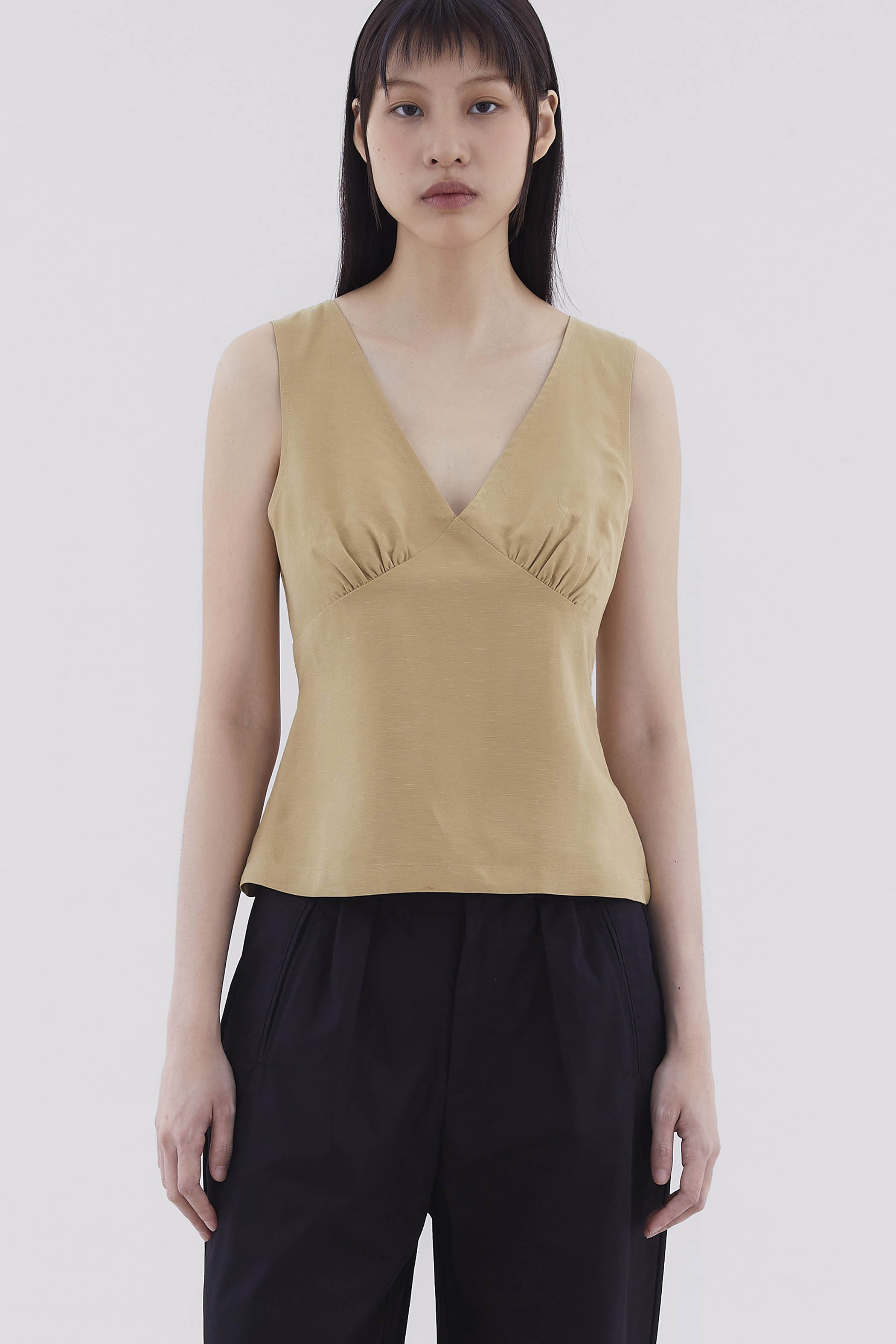 Gyral V-Neck Fitted Top