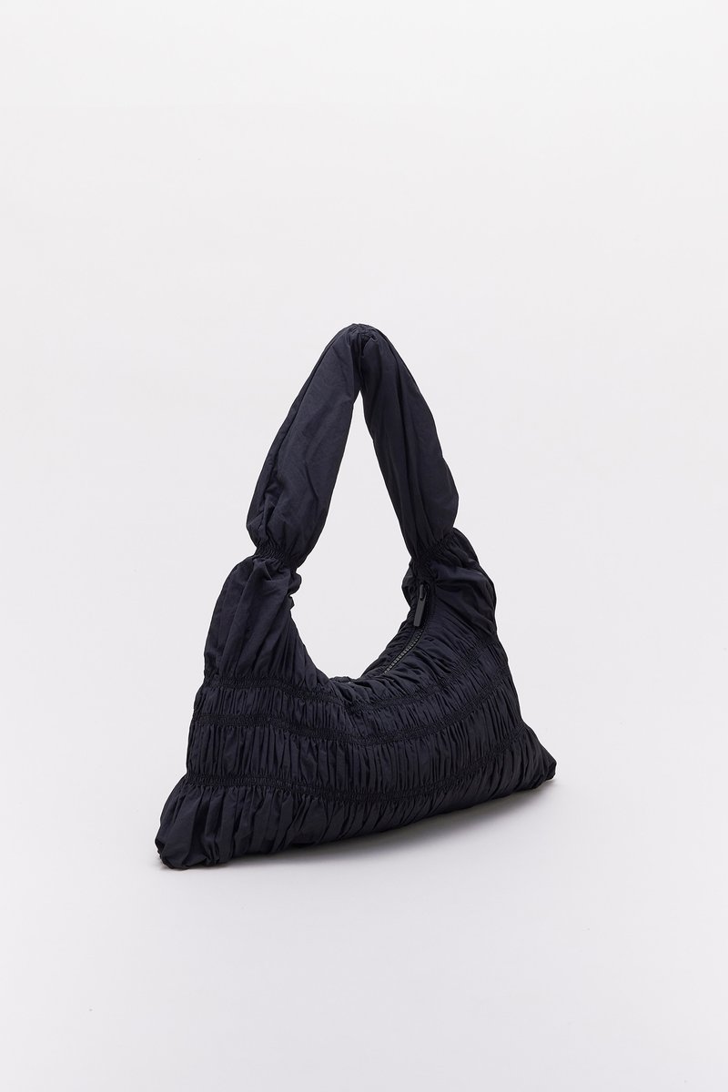 【L.E.E.Y】SHIRRING SHOULDER PADDED BAG tem_shirr_shoulder_bag_23rd_de