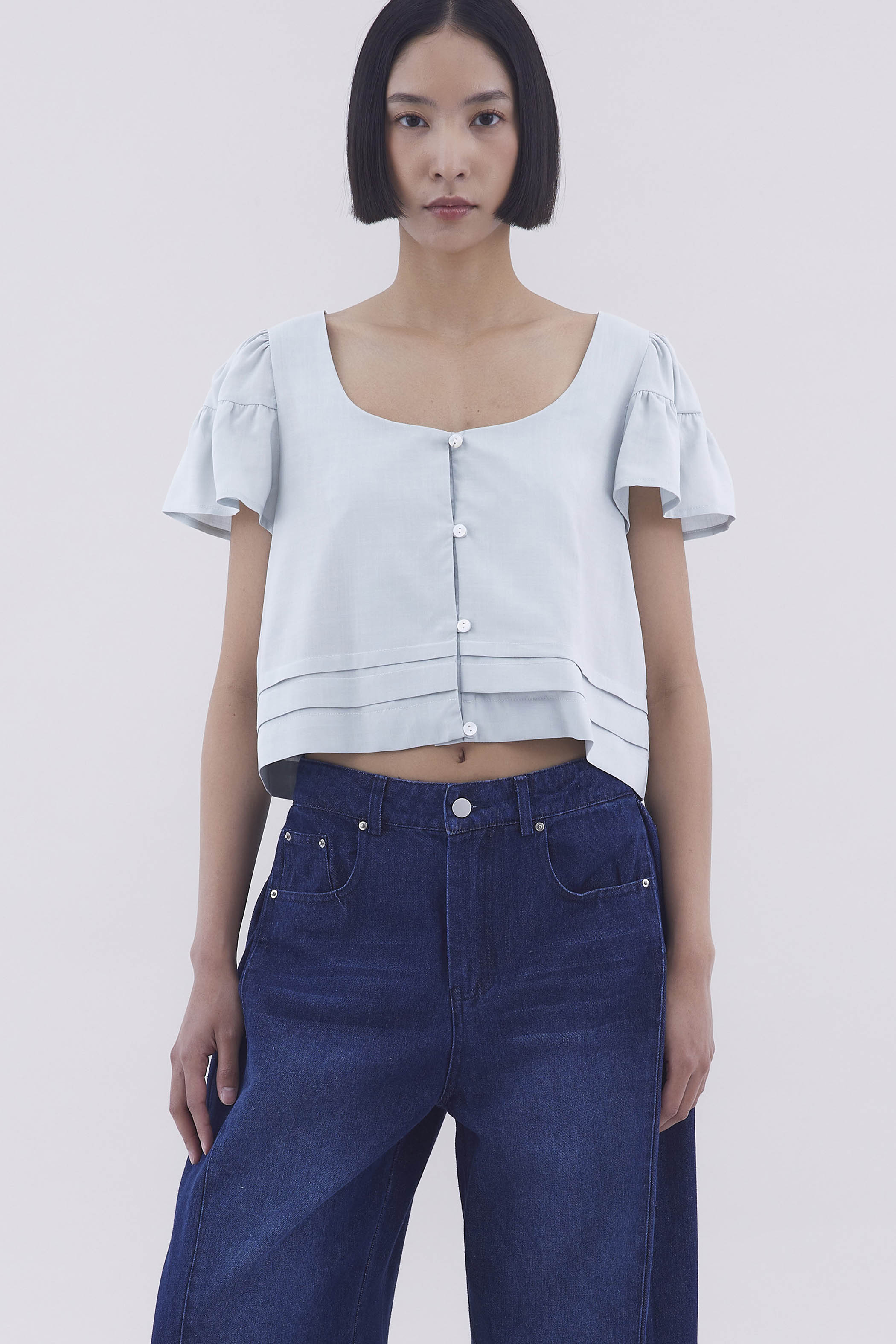 Oleana Flutter-Sleeve Top