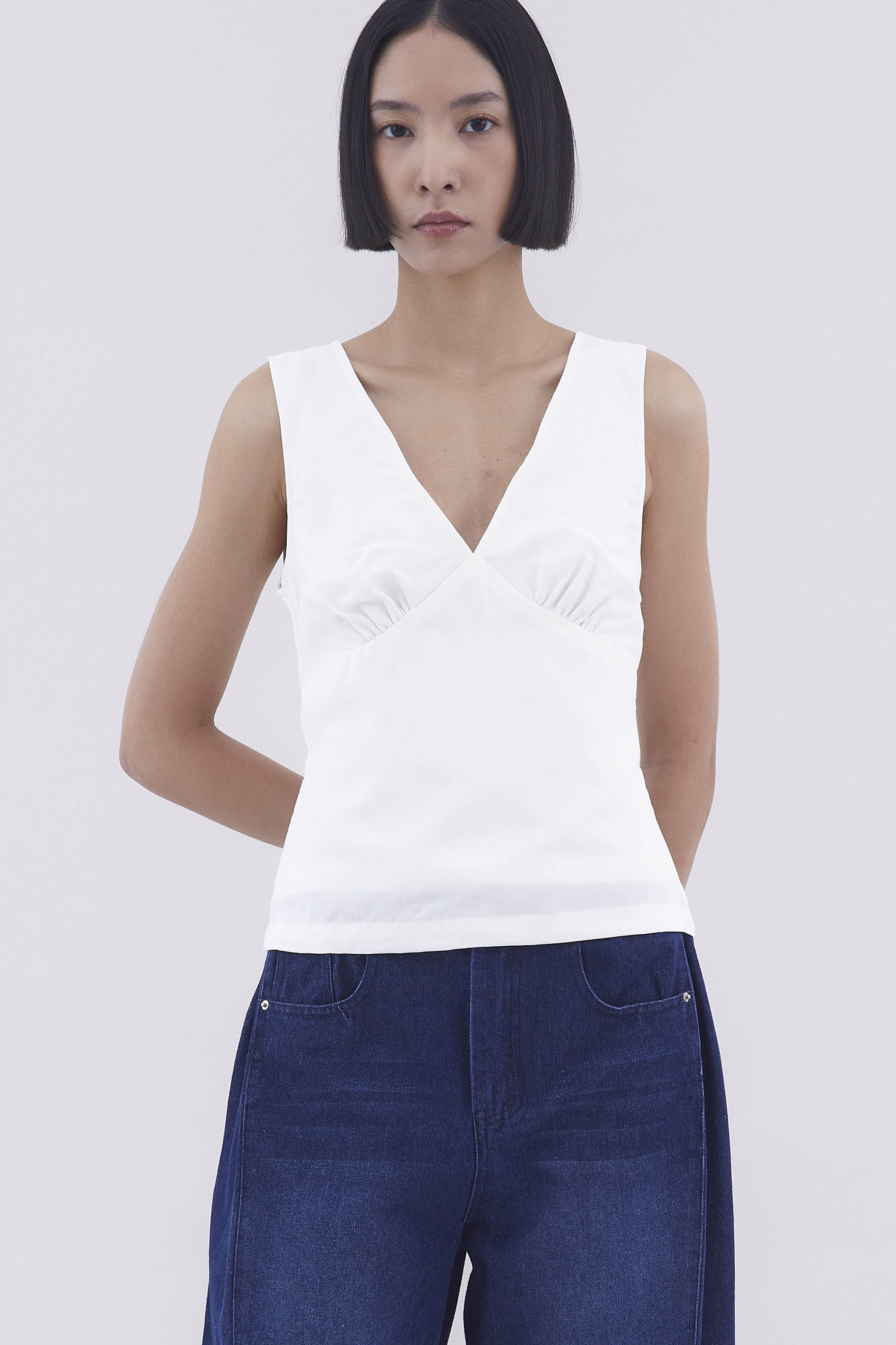Gyral V-Neck Fitted Top