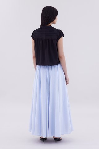 Yoeru Half-Button Top