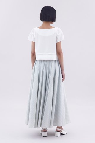 Oleana Flutter-Sleeve Top
