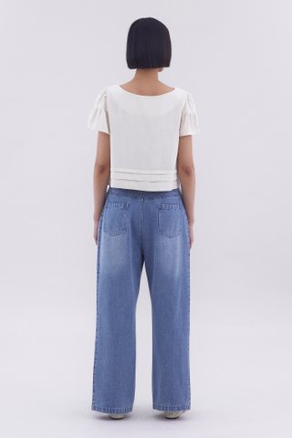 Oleana Flutter-Sleeve Top