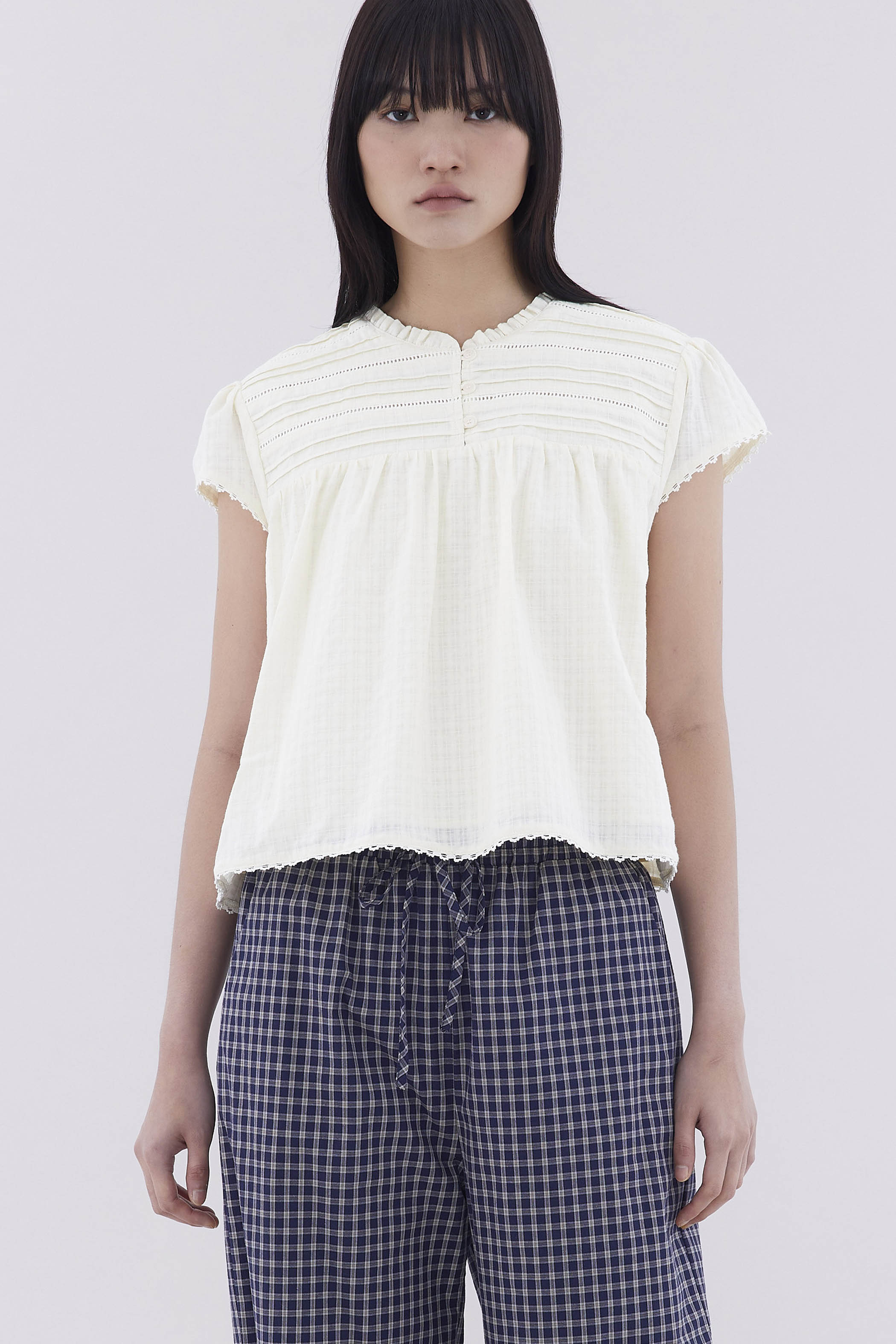 Yoeru Half-Button Top