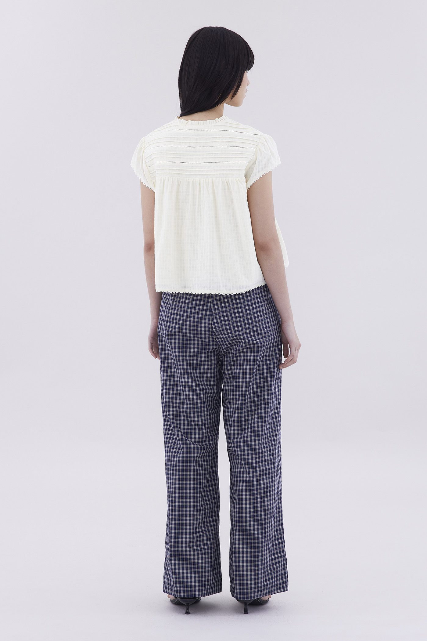 Yoeru Half-Button Top