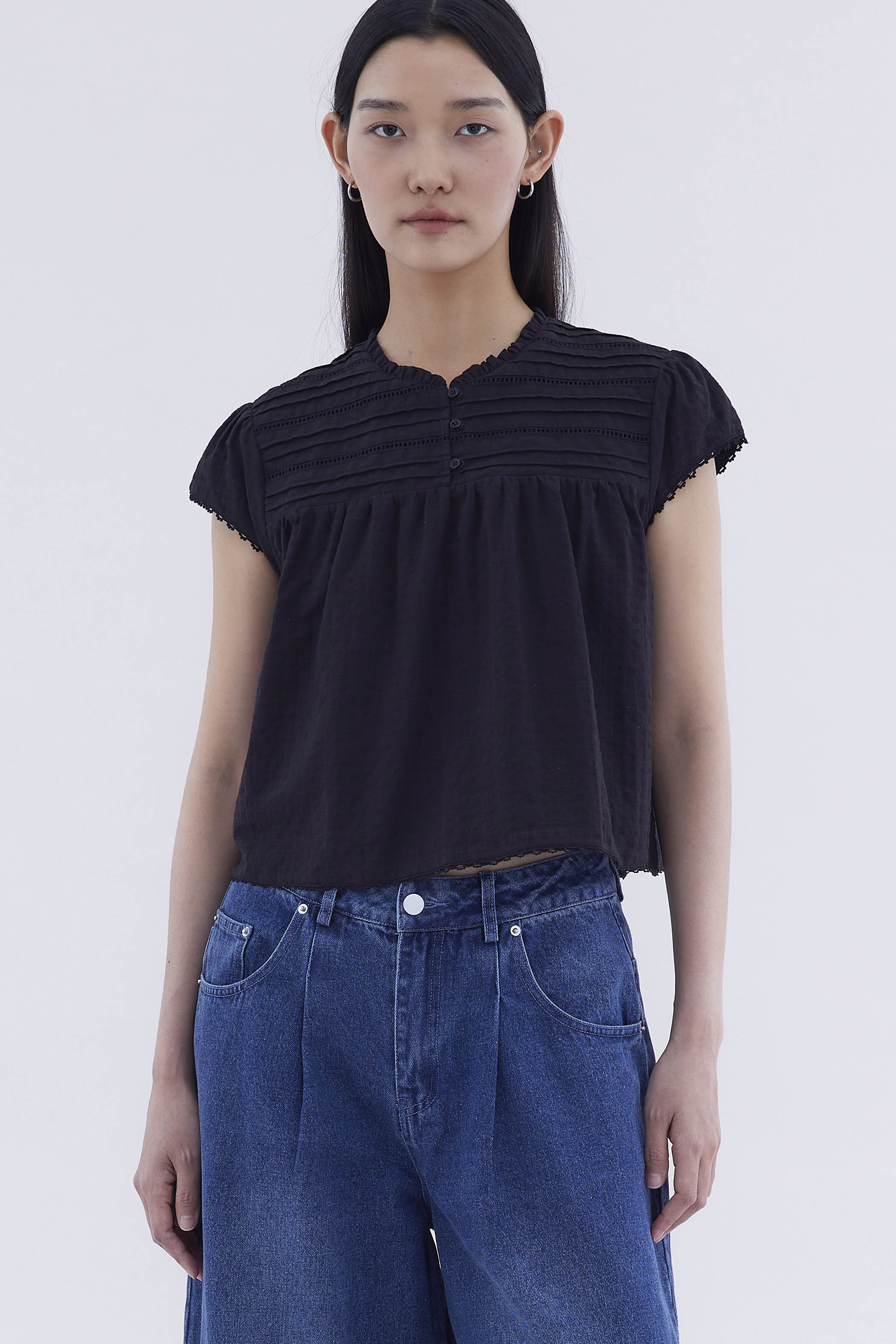 Yoeru Half-Button Top