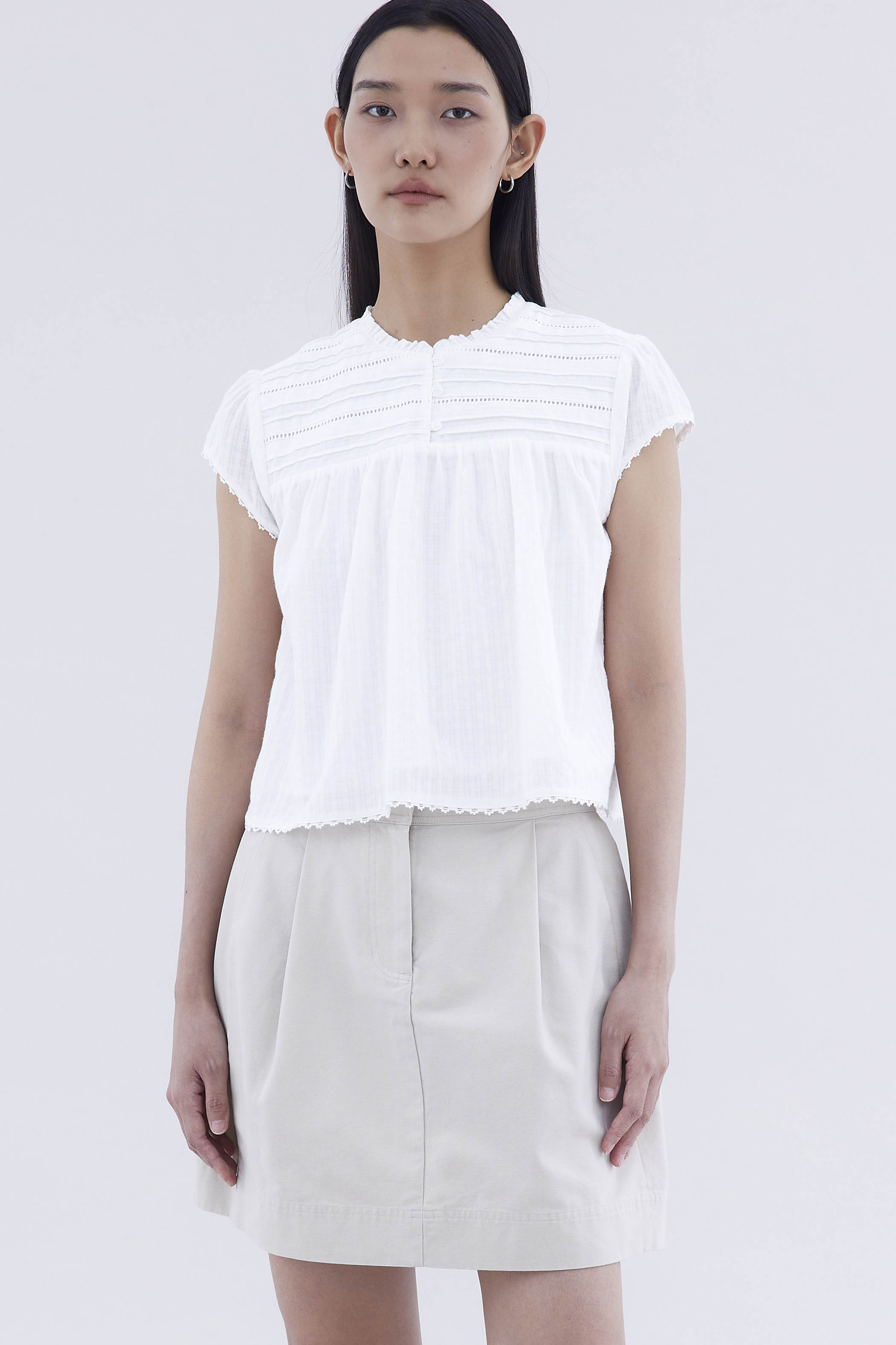 Yoeru Half-Button Top