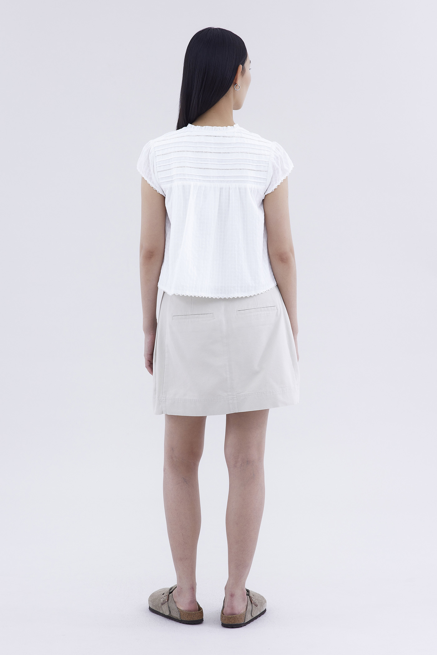 Yoeru Half-Button Top