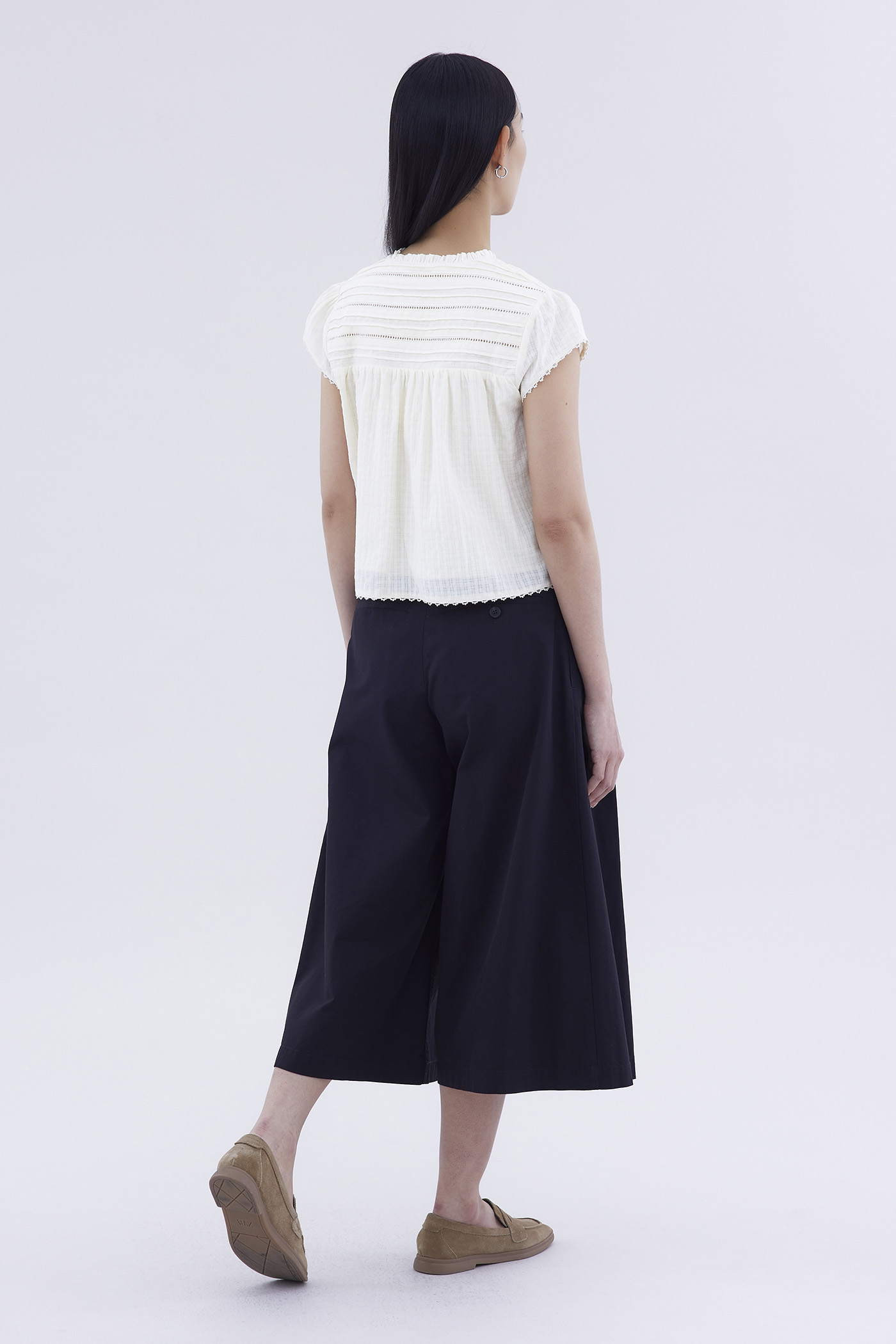 Yoeru Half-Button Top