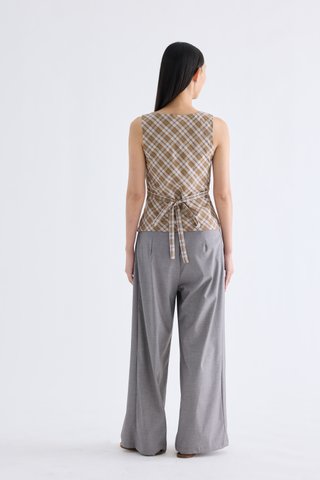 Gyral V-Neck Fitted Top