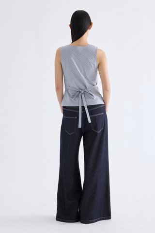 Gyral V-Neck Fitted Top