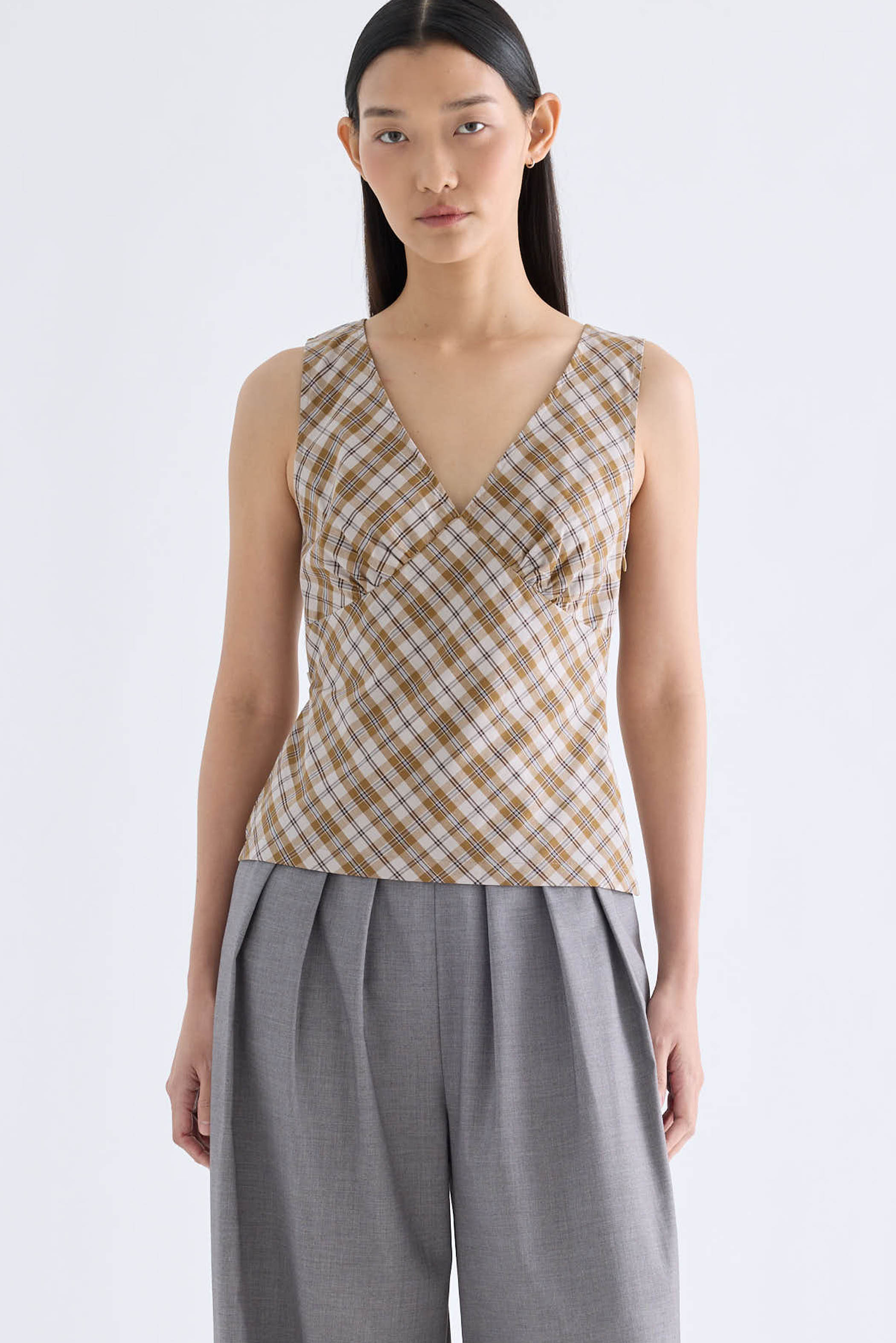 Gyral V-Neck Fitted Top