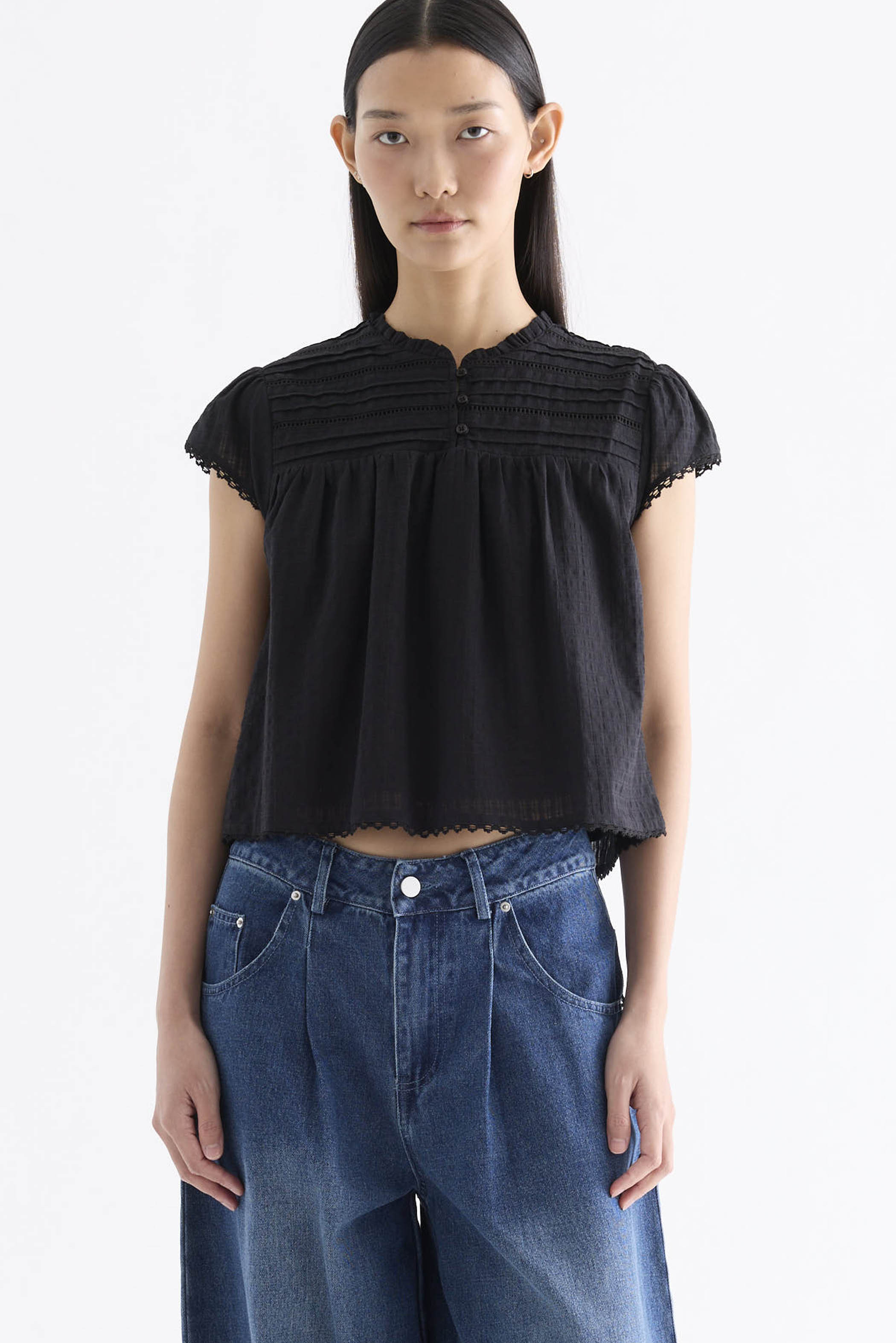 Yoeru Half-Button Top