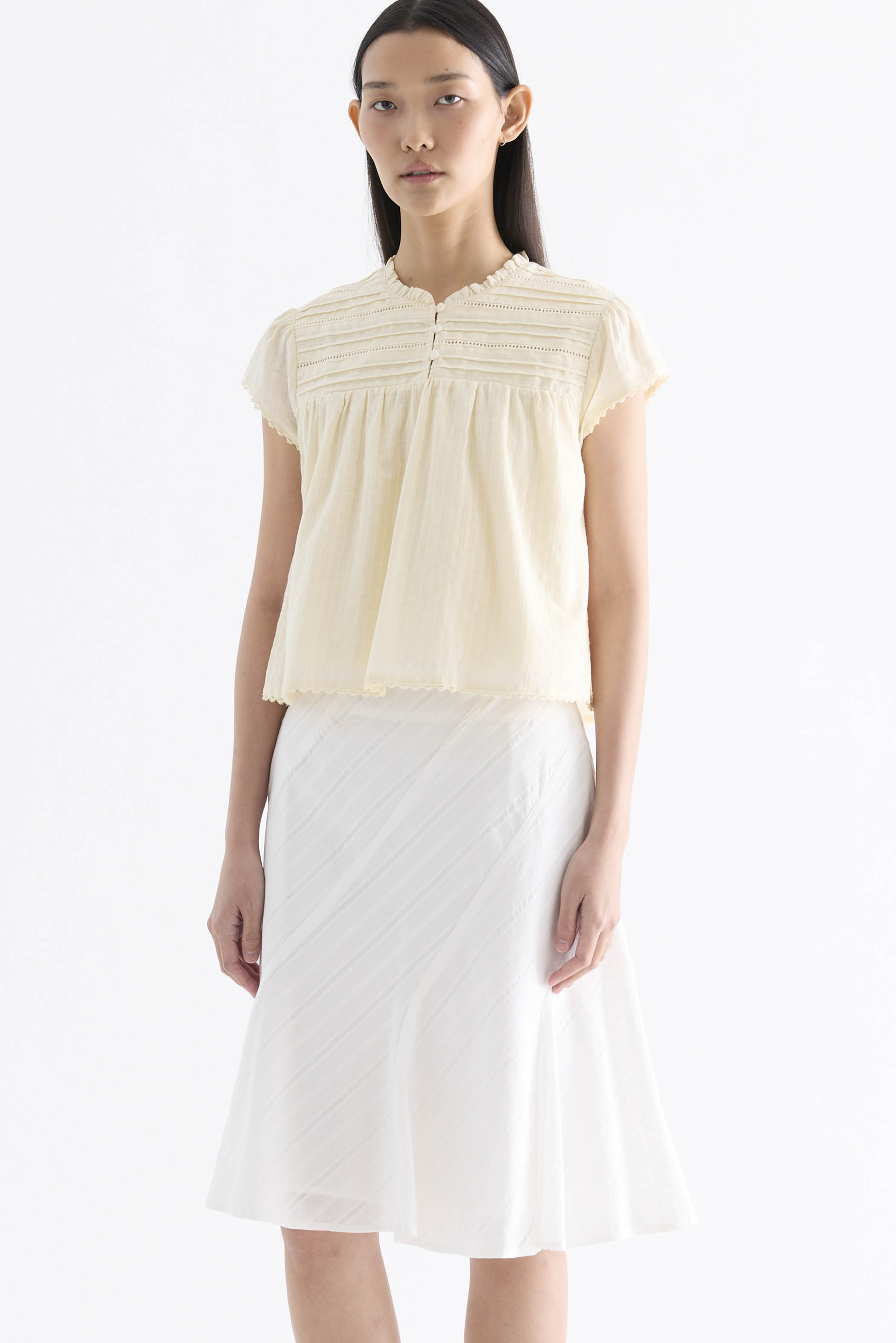 Yoeru Half-Button Top