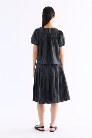 Emberlyn Peterpan-Collar Blouse