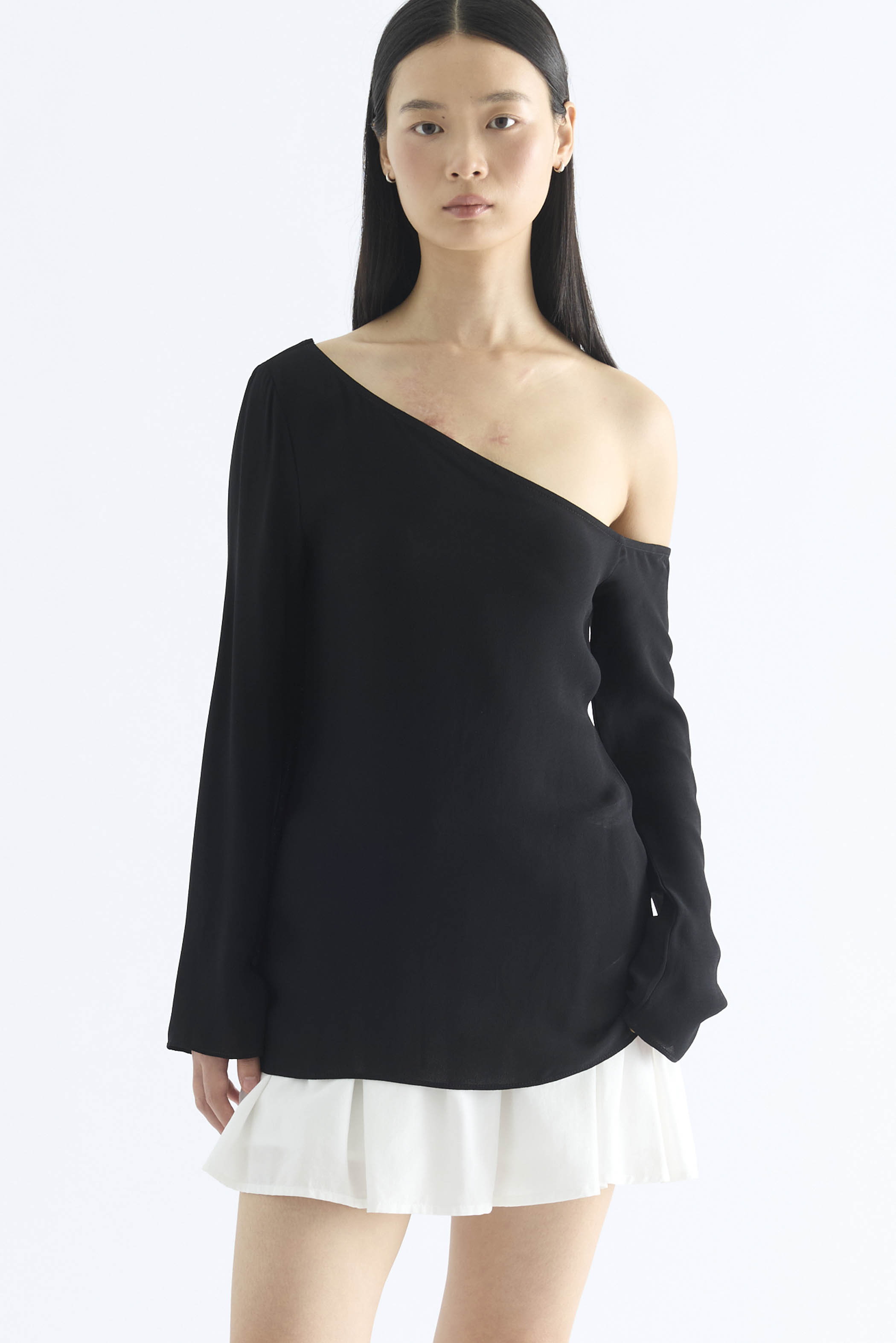 Rakel One Sided Shoulder Top