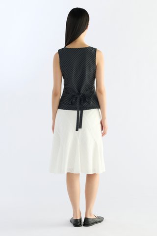 Gyral V-Neck Fitted Top