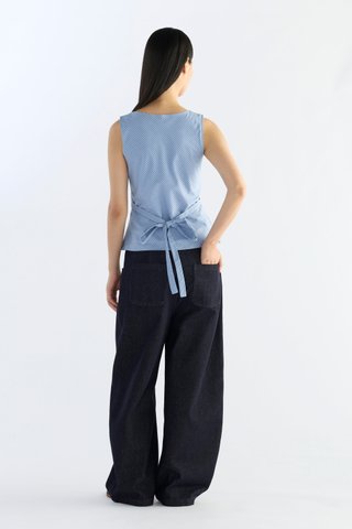 Gyral V-Neck Fitted Top
