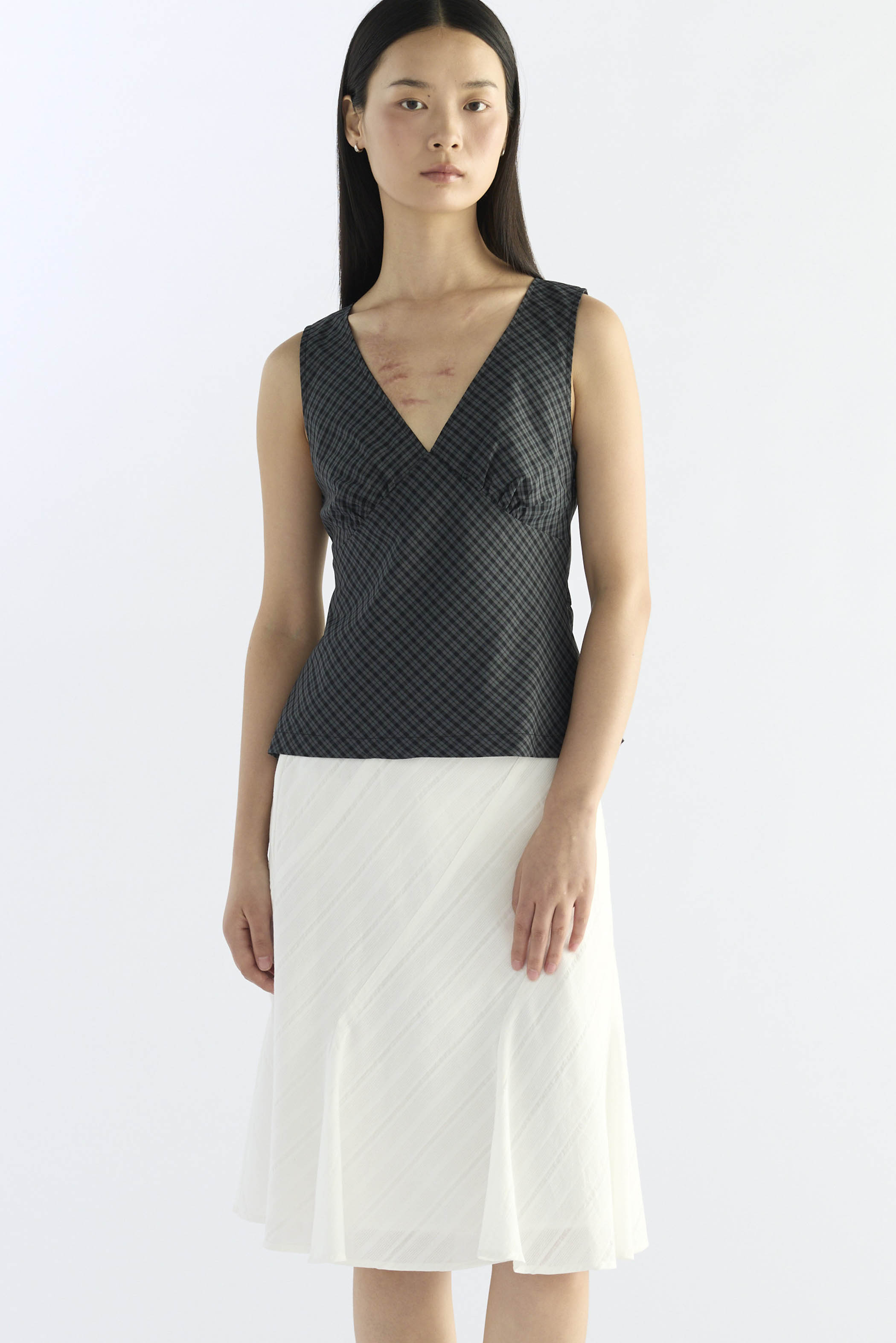 Gyral V-Neck Fitted Top