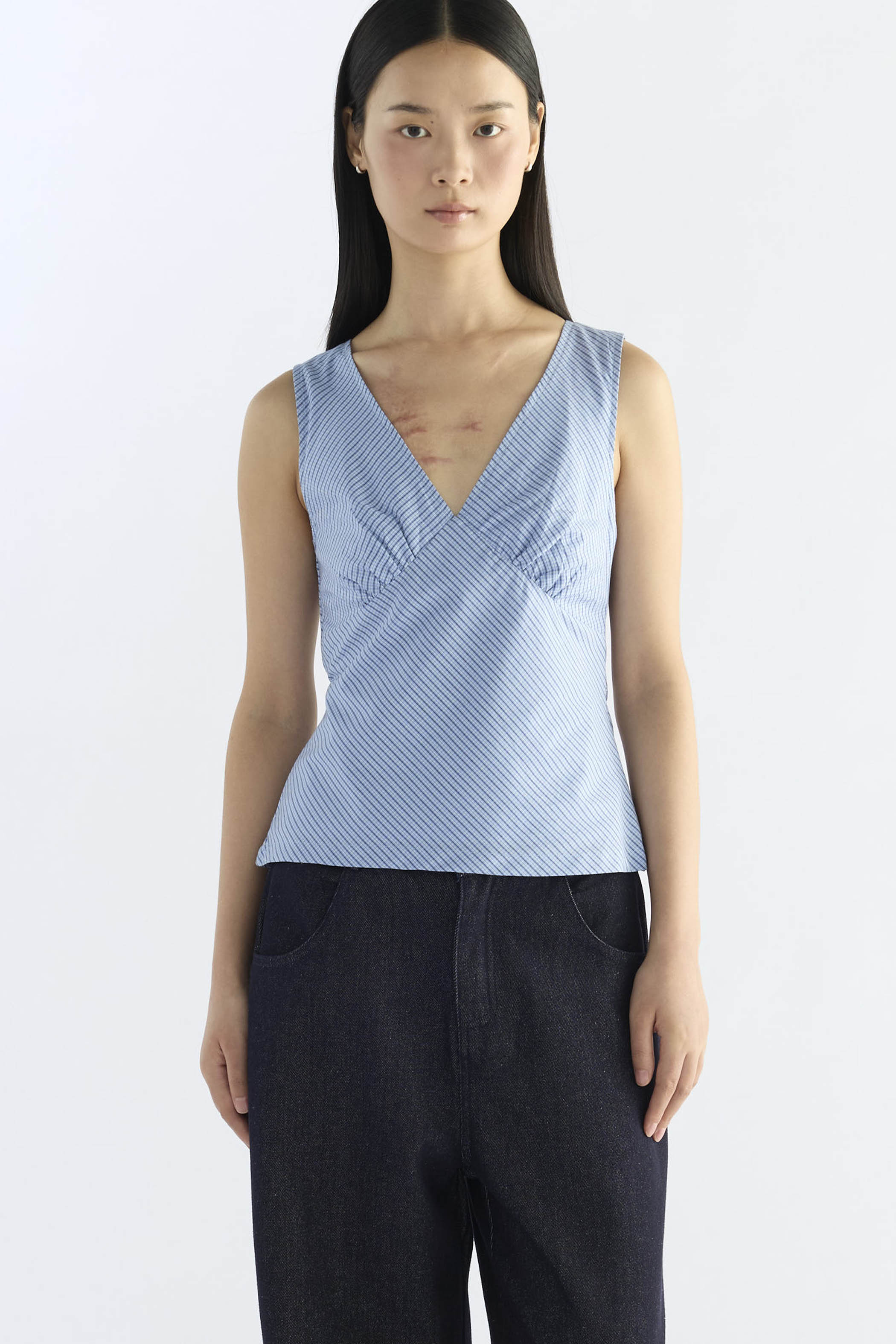 Gyral V-Neck Fitted Top