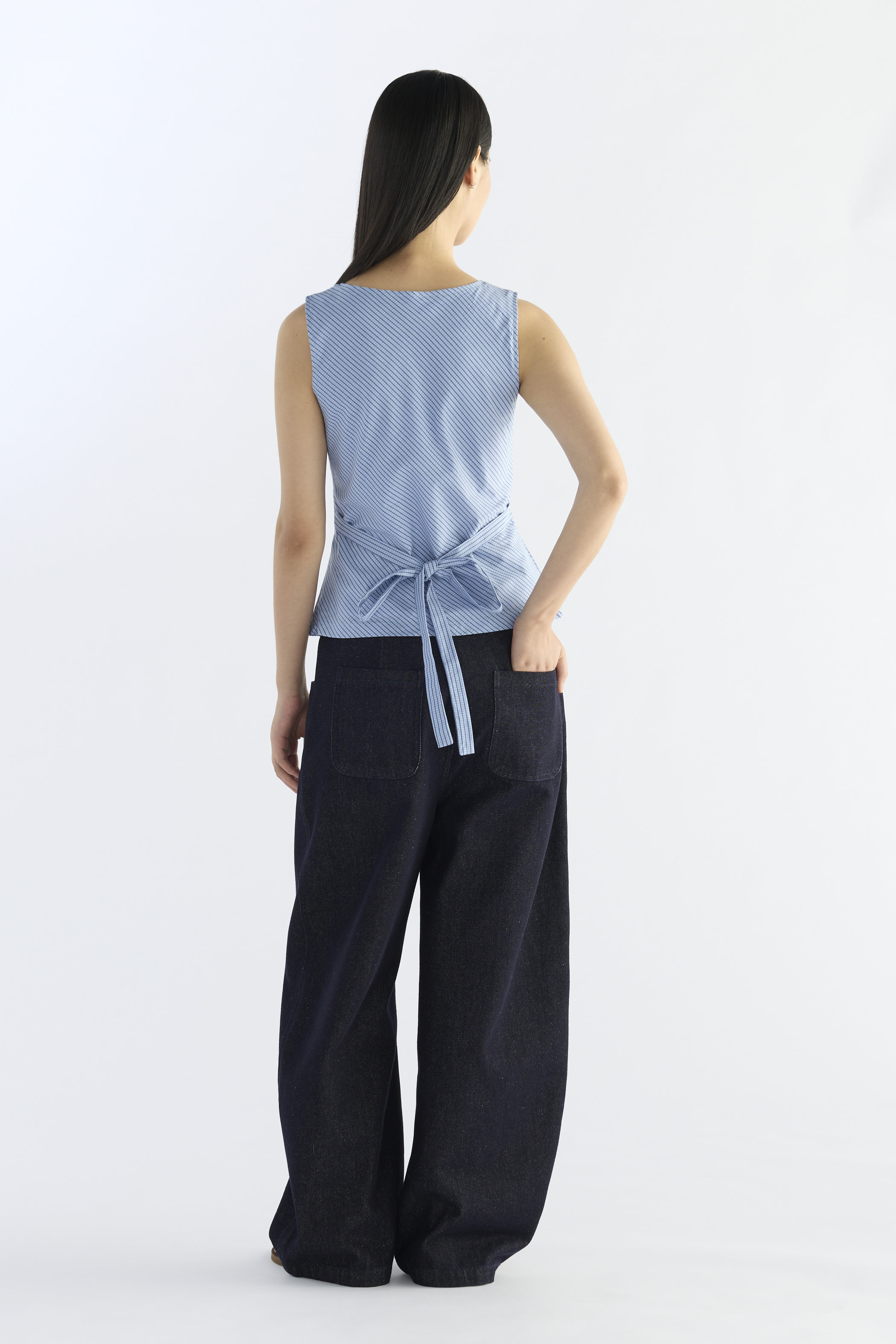 Gyral V-Neck Fitted Top
