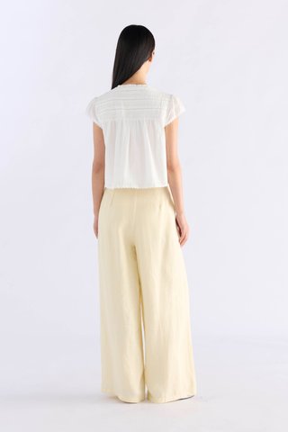 Yoeru Half-Button Top