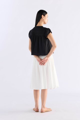 Yoeru Half-Button Top