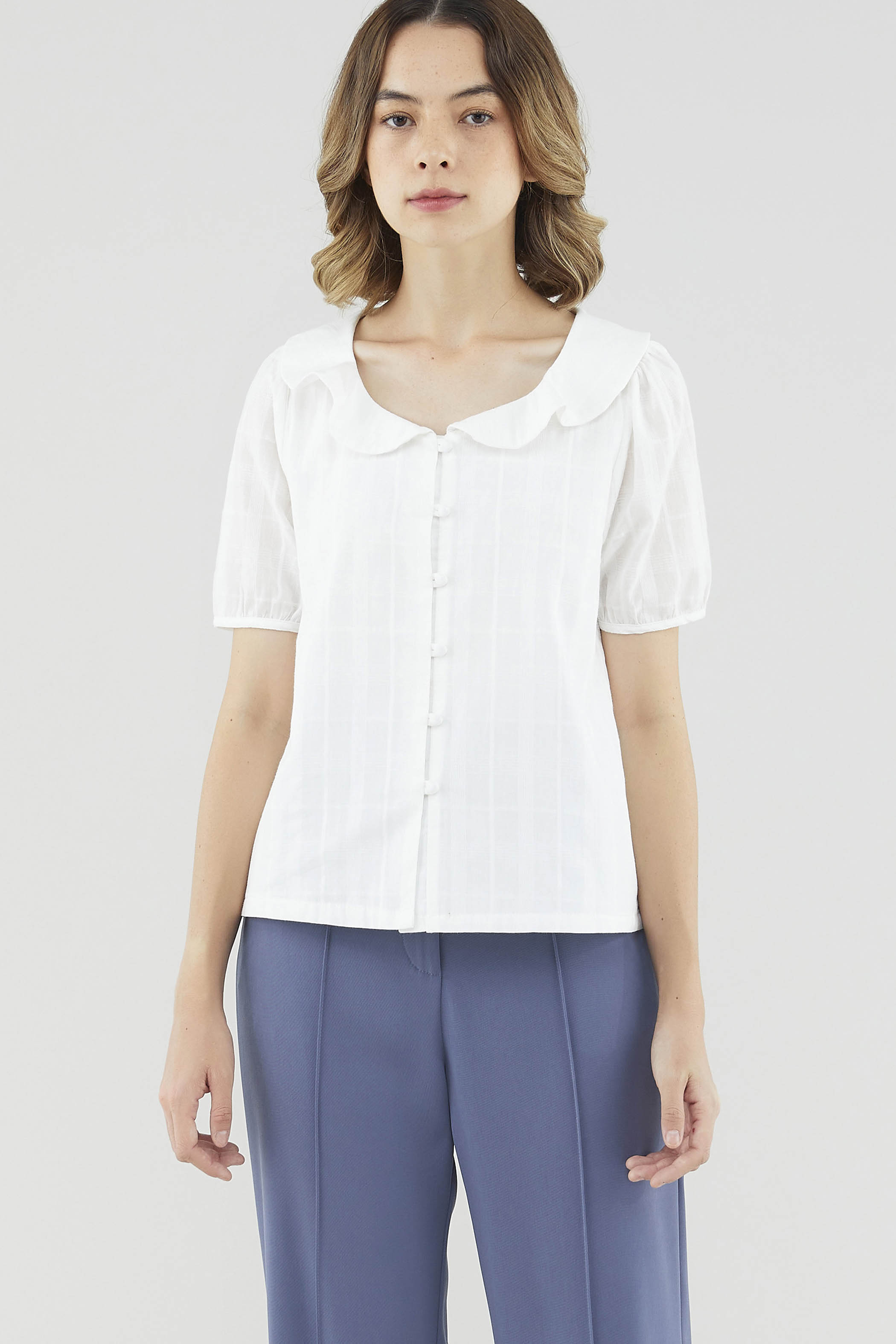 Zilvia Wave-Collared Blouse